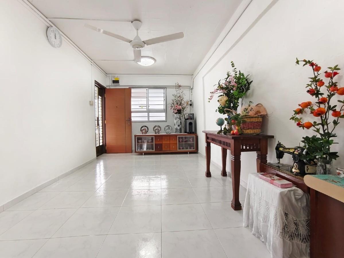 Prop-GPT: HDB Apartment: D19  219 Serangoon Avenue 4