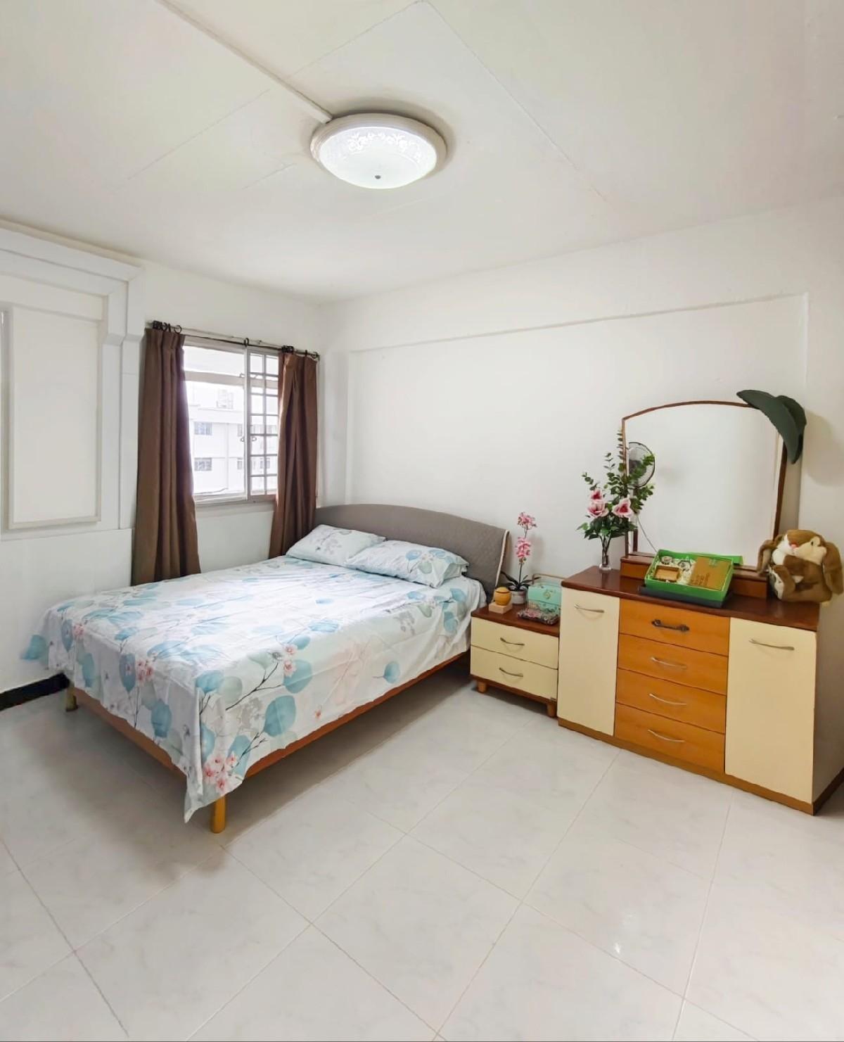 HDB Apartment for Sale, 219 Serangoon Avenue 4 HDB Apartment For Sale, $560,000, 2 Bed 2 Bath 721 sqft $777.00 psf, SGD 560,000 | 99-year Leasehold
