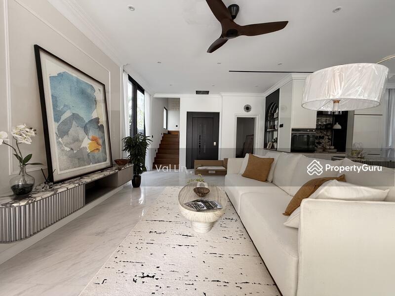 Prop-GPT: Corner Terrace: D17  Brand New Corner-T EARLY BIRD SALE  With Lift & Pool  5mins Walk to Mall & Seaside