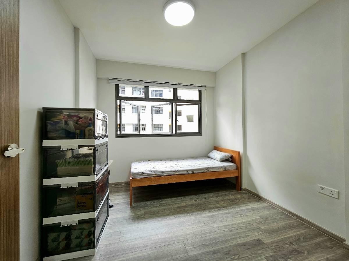 HDB Apartment for Sale, 479B Yishun Street 42 HDB Apartment For Sale, $638,000, 3 Bed 2 Bath 1,001 sqft $637.00 psf, SGD 638,000 | 99-year Leasehold
