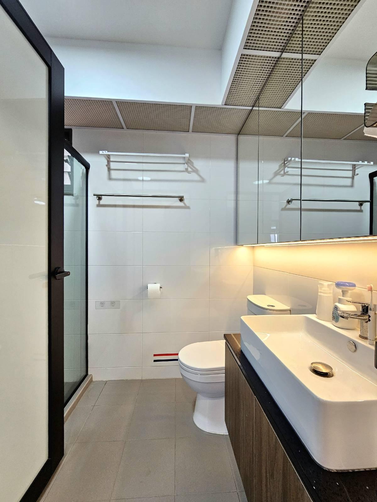 HDB Apartment for Sale, 479B Yishun Street 42 HDB Apartment For Sale, $638,000, 3 Bed 2 Bath 1,001 sqft $637.00 psf, SGD 638,000 | 99-year Leasehold