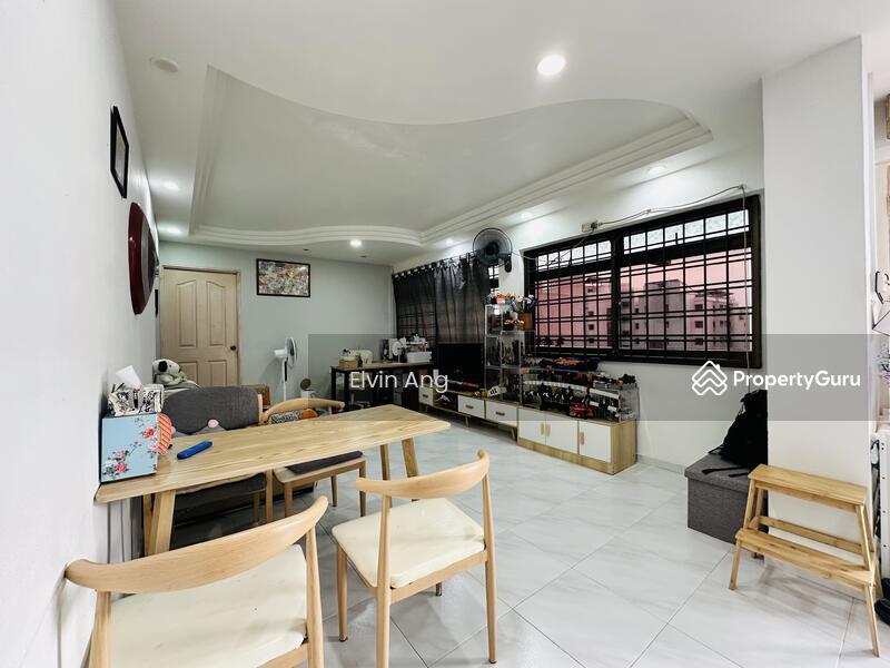 Prop-GPT: HDB Flat: D19  252 Compassvale Street