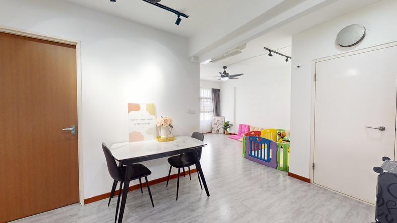 Prop-GPT: HDB Apartment: D18  604A Tampines Avenue 9