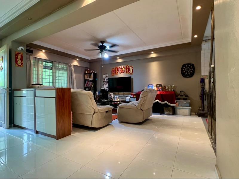 Prop-GPT: HDB Apartment: D18 Pasir Ris 559 Pasir Ris Street 51