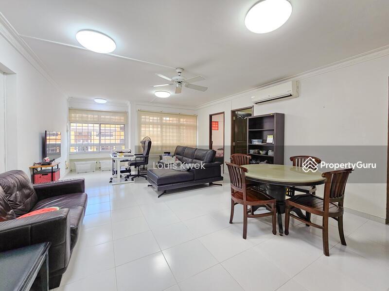 Prop-GPT: HDB Flat: D18  842G Tampines Street 82