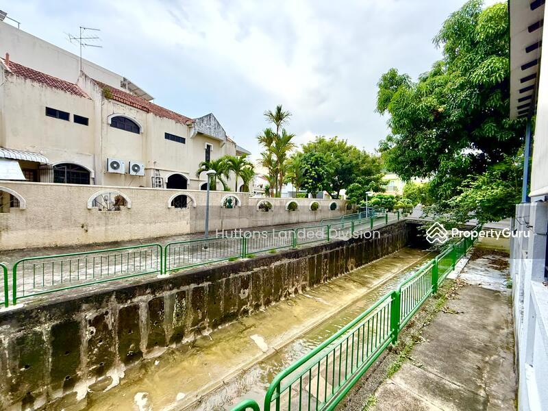 Affordable Renovated 3 Storey 5+1 Room Terrace @ Kovan