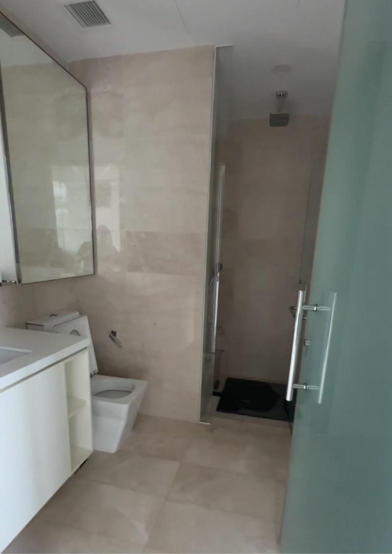 Kingsford Hillview Peak Condominium For Sale, $920,000, 1 Bed 1 Bath 570 sqft $1,614.00 psf