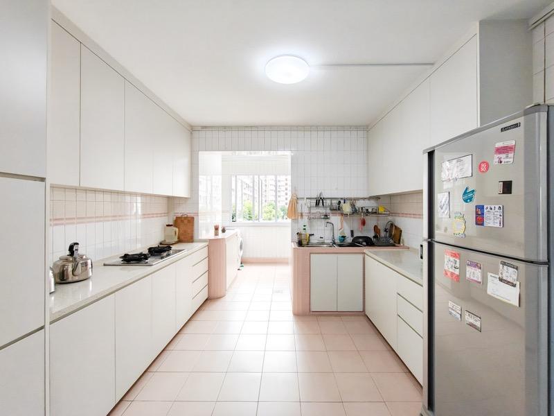 HDB Apartment for Sale, 403 Serangoon Avenue 1 HDB Apartment For Sale, $838,000, 3 Bed 2 Bath 1,130 sqft $742.00 psf, SGD 838,000 | 99-year Leasehold