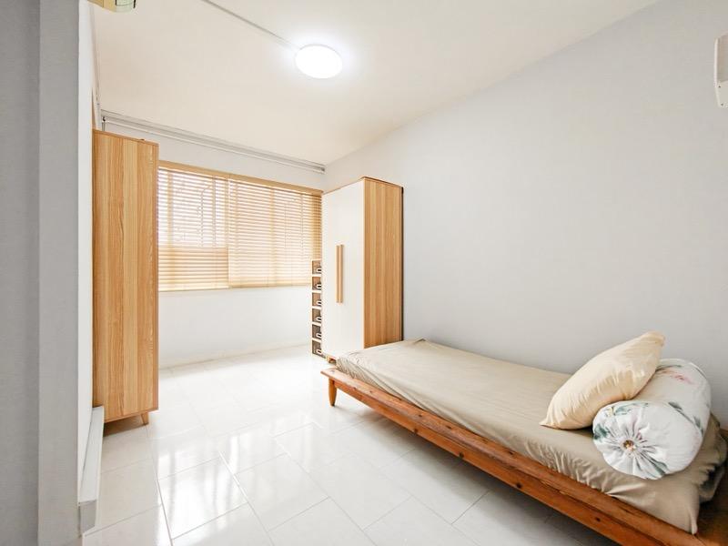 HDB Apartment for Sale, 403 Serangoon Avenue 1 HDB Apartment For Sale, $838,000, 3 Bed 2 Bath 1,130 sqft $742.00 psf, SGD 838,000 | 99-year Leasehold
