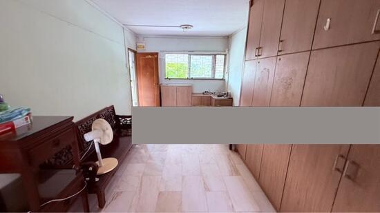 Prop-GPT: HDB Apartment: D18  202 Tampines Street 21