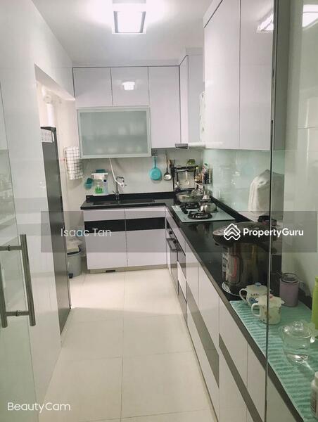 Prop-GPT: HDB Flat: D18  605D Tampines Street 61