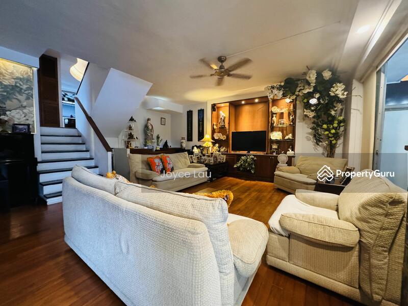 Prop-GPT: Town House: D11  Watten Hill Cosy Terrace House, Transquil & Greenery! Immediate!