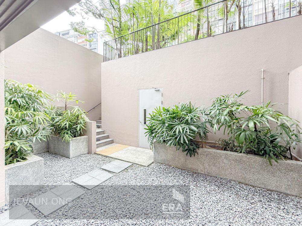 Prop-GPT: Condominium: D19 Sengkang The Vales