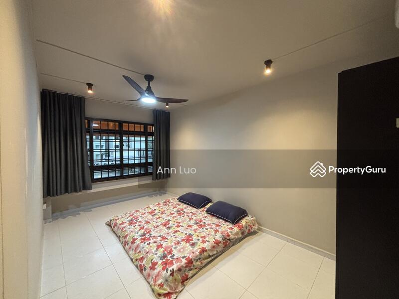 HDB Flat for Sale. , 258 Serangoon Central Drive. , SGD 890,000 | 99-year lease. 
