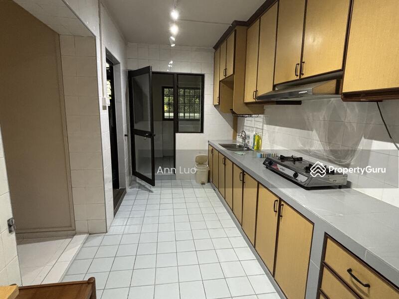 HDB Flat for Sale. , 258 Serangoon Central Drive. , SGD 890,000 | 99-year lease. 