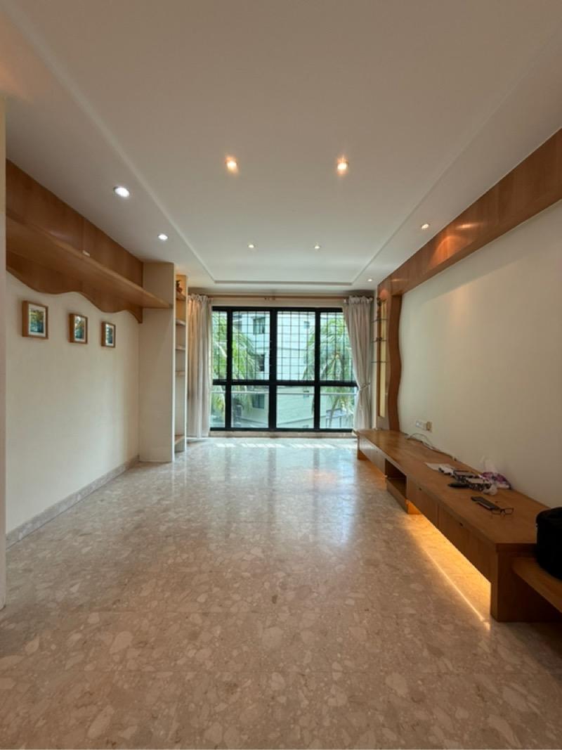 Prop-GPT: Condominium: D18  Simei Green Condominium