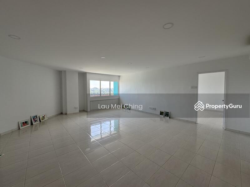 Prop-GPT: Apartment: D03  Queensway Tower
