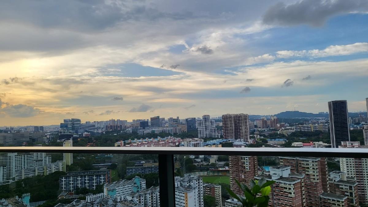 Stirling Residences Condominium For Sale, $1,550,000, 2 Bed 1 Bath 624 sqft $2,484.00 psf