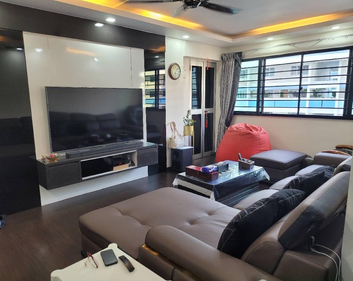 Prop-GPT: HDB Apartment: D18 Pasir Ris 127 Pasir Ris Street 11