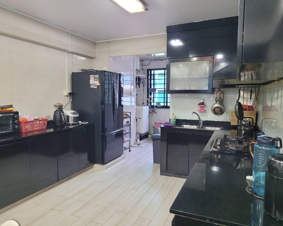 127 Pasir Ris Street 11 HDB Apartment For Sale, $650,000, 3 Bed 2 Bath 1,130 sqft $575.00 psf