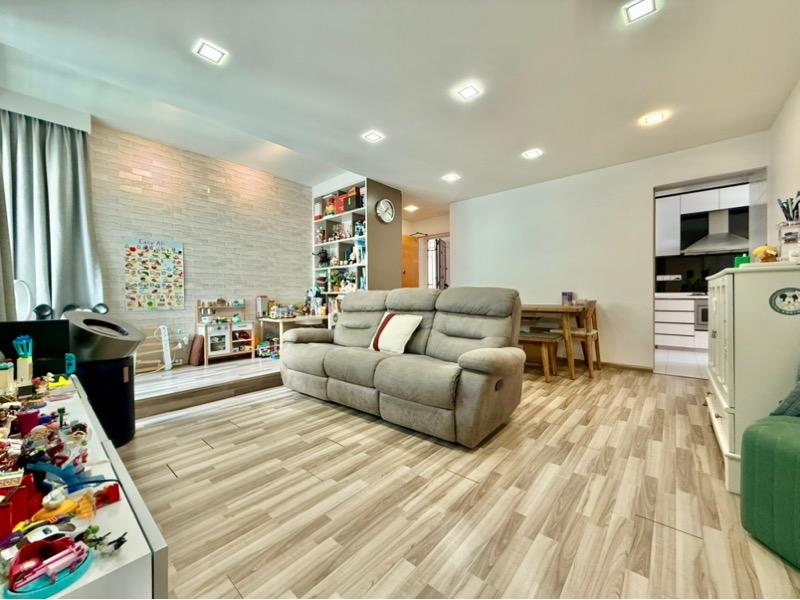 Prop-GPT: HDB Apartment: D28 Seletar 411B Fernvale Road