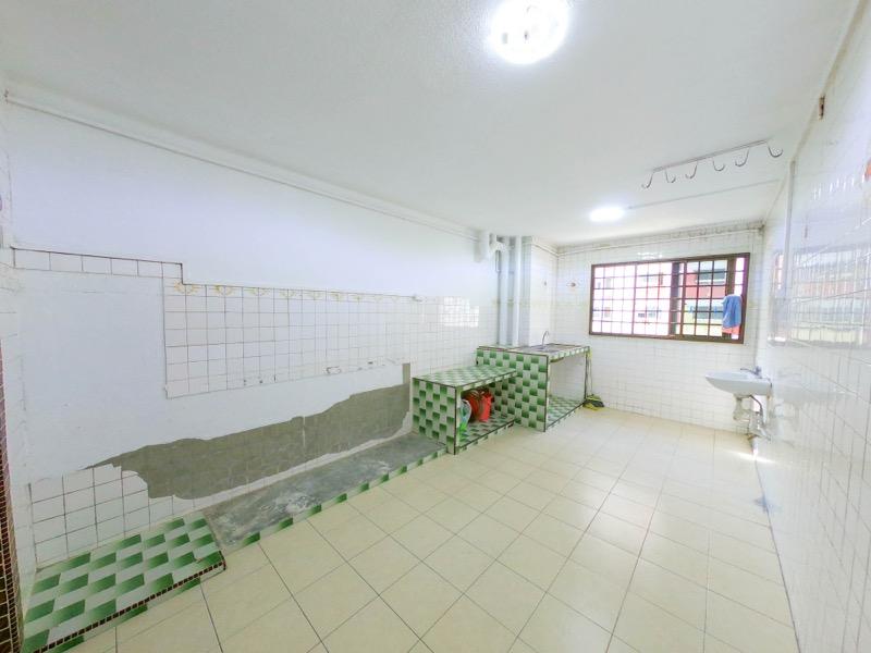 321 Bukit Batok Street 33 HDB Apartment For Sale, $420,000, 2 Bed 2 Bath 65 sqft $6,462.00 psf
