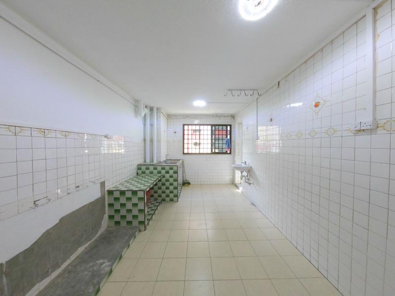 321 Bukit Batok Street 33 HDB Apartment For Sale, $420,000, 2 Bed 2 Bath 65 sqft $6,462.00 psf