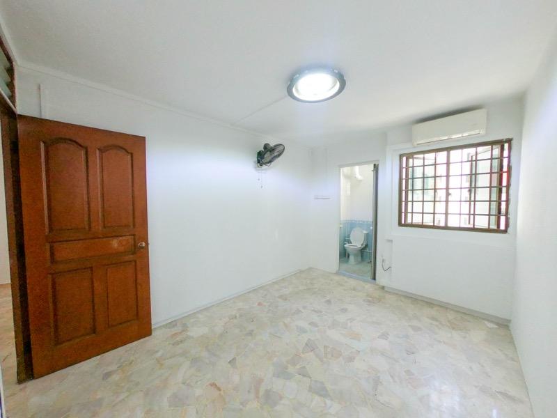 321 Bukit Batok Street 33 HDB Apartment For Sale, $420,000, 2 Bed 2 Bath 65 sqft $6,462.00 psf