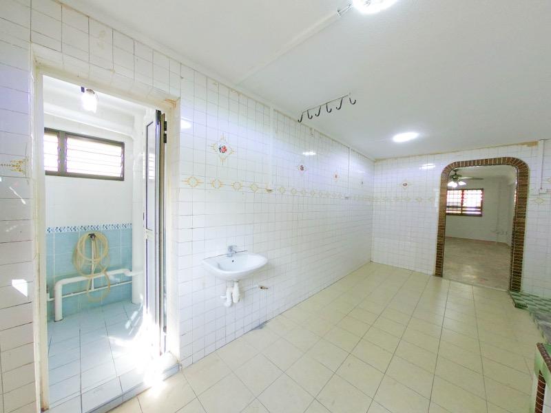 321 Bukit Batok Street 33 HDB Apartment For Sale, $420,000, 2 Bed 2 Bath 65 sqft $6,462.00 psf