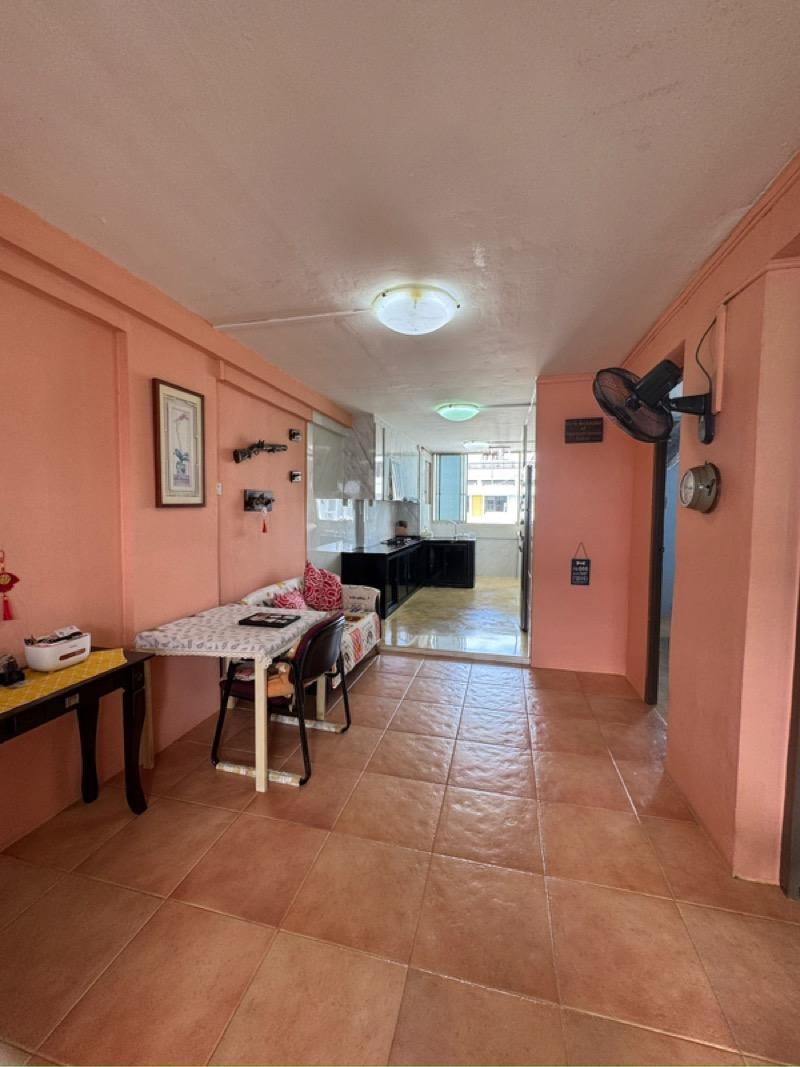 Prop-GPT: HDB Apartment: D18  411 Tampines Street 41