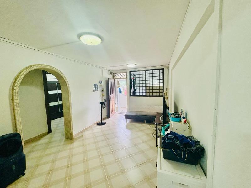 Prop-GPT: HDB Apartment: D27 Yishun 774 Yishun Avenue 3