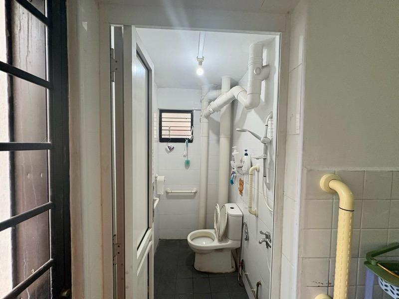 774 Yishun Avenue 3 HDB Apartment For Sale, $400,000, 2 Bed 2 Bath 688 sqft $581.00 psf