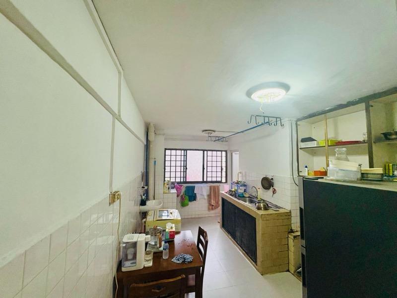 774 Yishun Avenue 3 HDB Apartment For Sale, $400,000, 2 Bed 2 Bath 688 sqft $581.00 psf