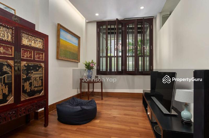 Apartment for Sale: Cairnhill, D09, 228000