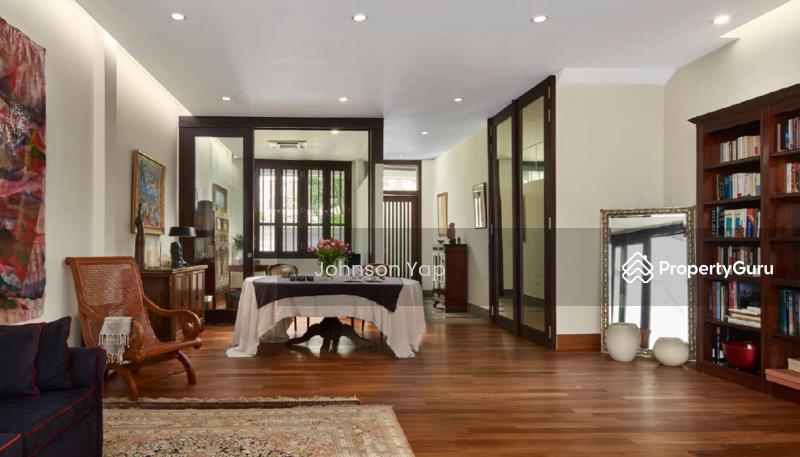 Apartment for Sale: Cairnhill, D09, 228000