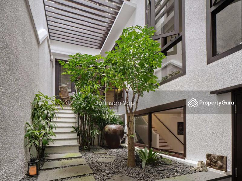Apartment for Sale: Cairnhill, D09, 228000