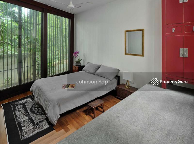 Apartment for Sale: Cairnhill, D09, 228000
