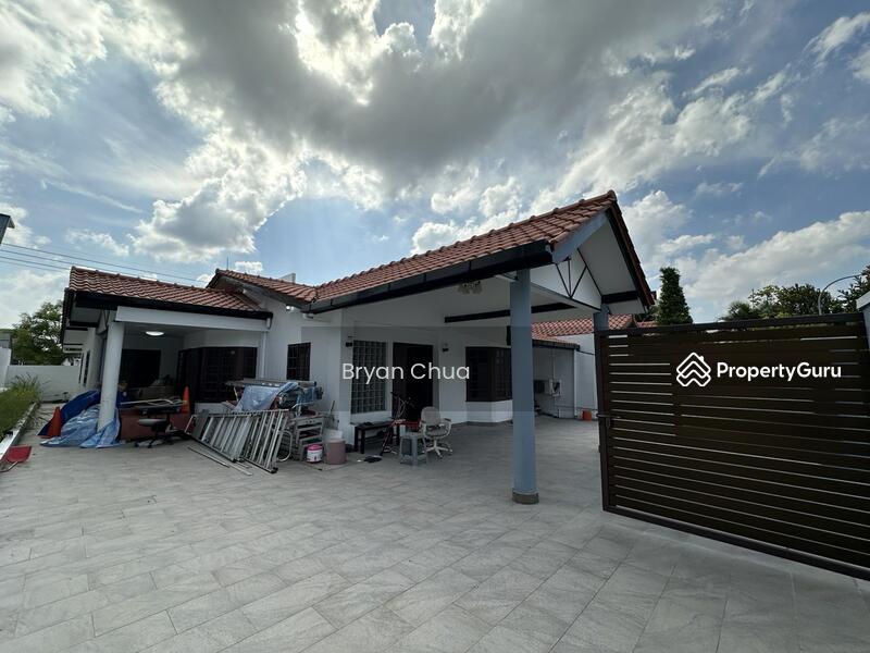 Prop-GPT: Semi-Detached: D28  Original Condition Semi-D in Seletar Hills Estate