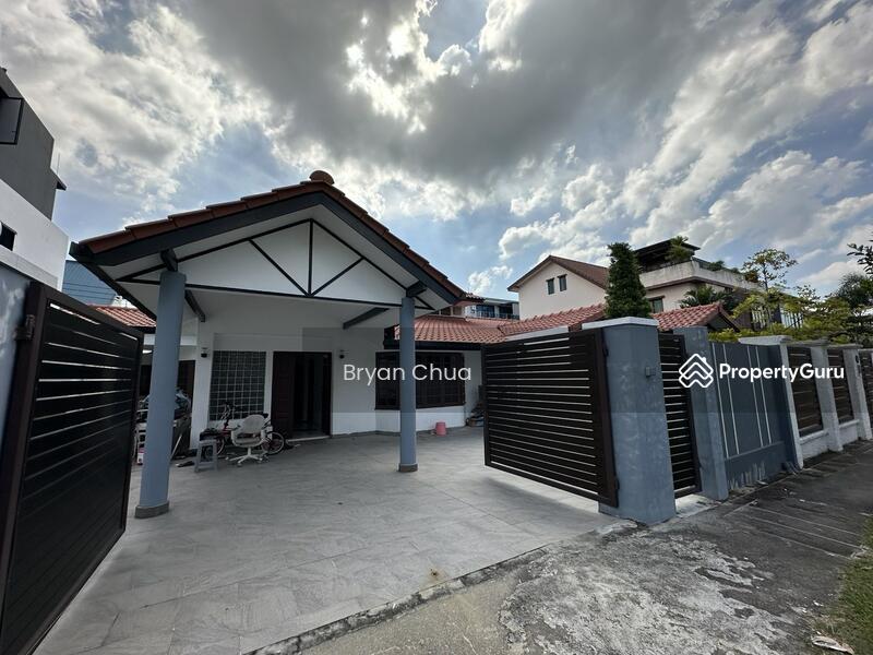Original Condition Semi-D in Seletar Hills Estate