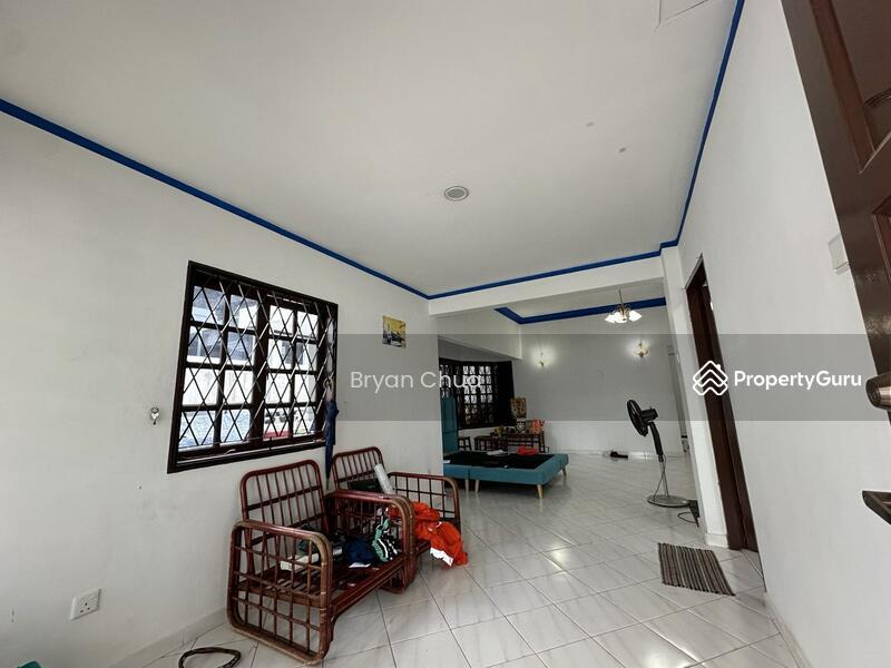 Original Condition Semi-D in Seletar Hills Estate