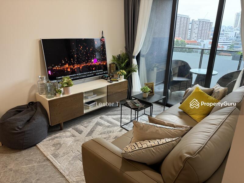 Prop-GPT: Condominium: D09  Bugis MRT Condo - 4% Rental Yield (Currently $6200)