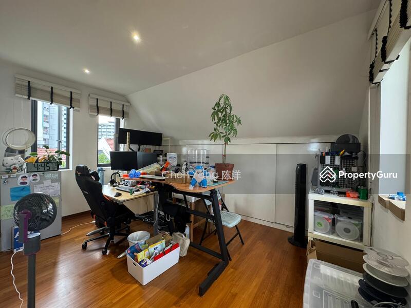 Corner Terrace for Sale: Macpherson, D13, 368660