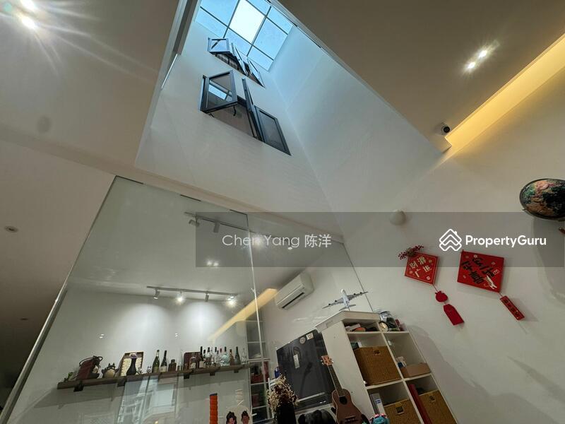 Corner Terrace for Sale: Macpherson, D13, 368660