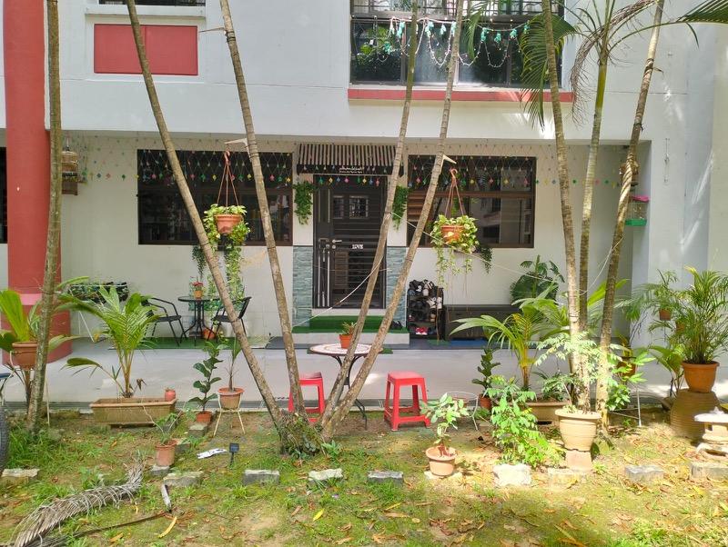 Prop-GPT: HDB Apartment: D19  4A landed feel ground floor b186C Rivervale Next to Rivervale Mall