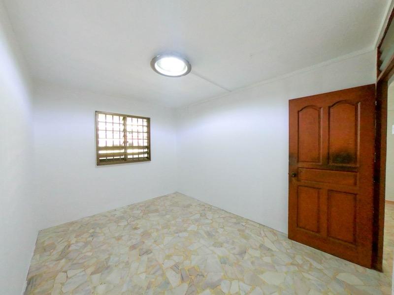 321 Bukit Batok Street 33 HDB Apartment For Sale, $420,000, 2 Bed 2 Bath 731 sqft $575.00 psf