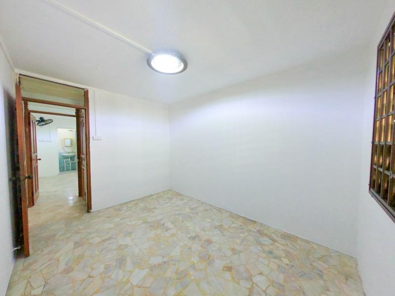 321 Bukit Batok Street 33 HDB Apartment For Sale, $420,000, 2 Bed 2 Bath 731 sqft $575.00 psf