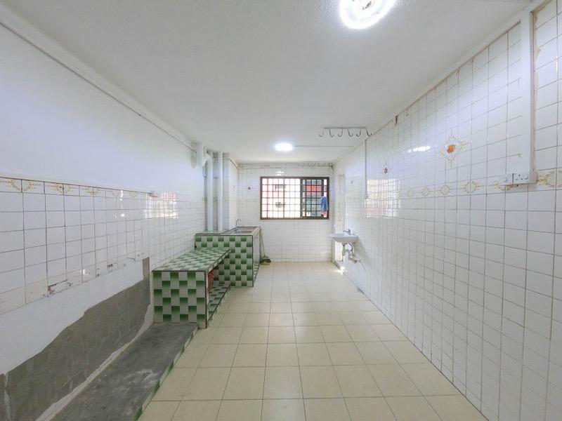 321 Bukit Batok Street 33 HDB Apartment For Sale, $420,000, 2 Bed 2 Bath 731 sqft $575.00 psf