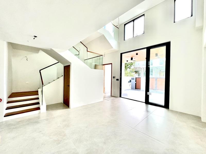 Prop-GPT: Terrace: D19  Serangoon Garden Estate