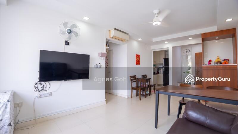 Prop-GPT: HDB Flat: D05  421 Clementi Avenue 1