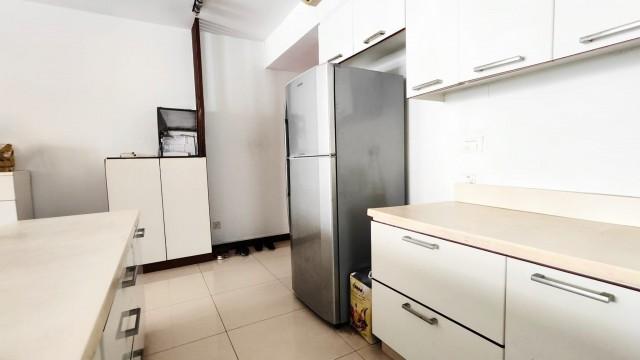 La Casa Condominium For Sale, $1,300,0003 Bath 1,195 sqft $1,088.00 psf